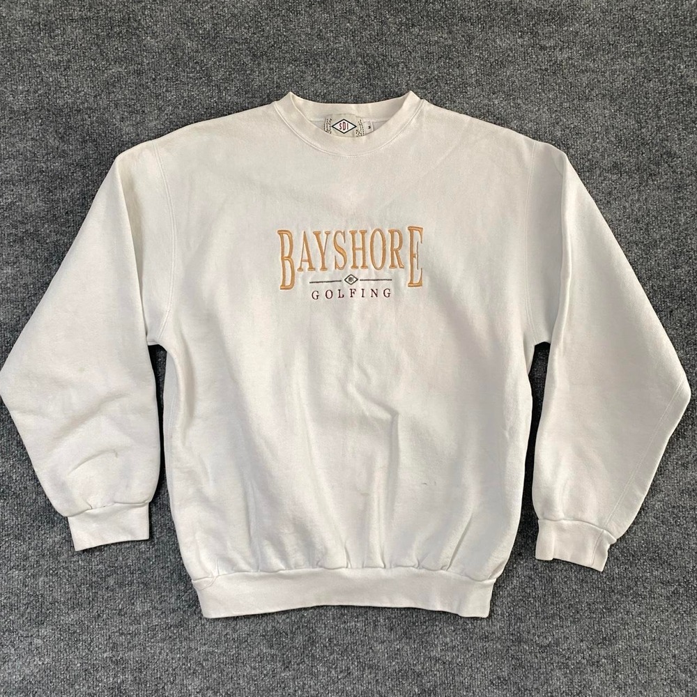 VINTAGE SDI WHITE CREWNECK SWEATSHIRT BAYSHORE GOLFING SPELL OUT OLD MONEY Y2K
